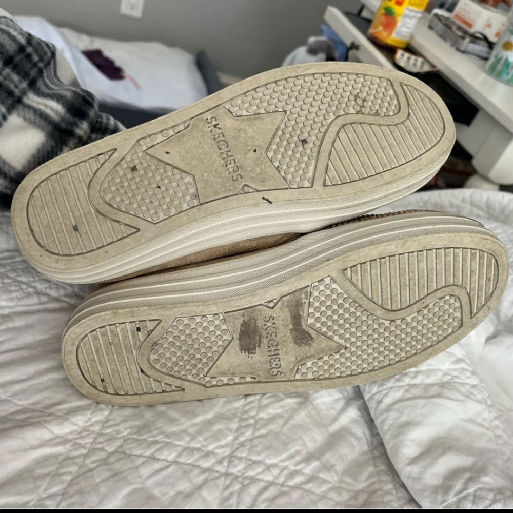 Skechers sparkly pearl slightly used women's shoes size 6